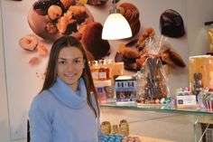 Zara Mainz betreibt das »Monschauer Schokoladenhaus« - der praktische Ausgleich zum theoretischen BWL-Studium. Dort verkauft die 18-Jährige »ein Stück Glück« und sammelt Erfahrung für ihre berufliche Zukunft.