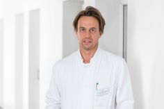 Chefarzt Dr. med. Björn Schwick referiert im Druckereimuseum.
 Foto: Luisenhospital