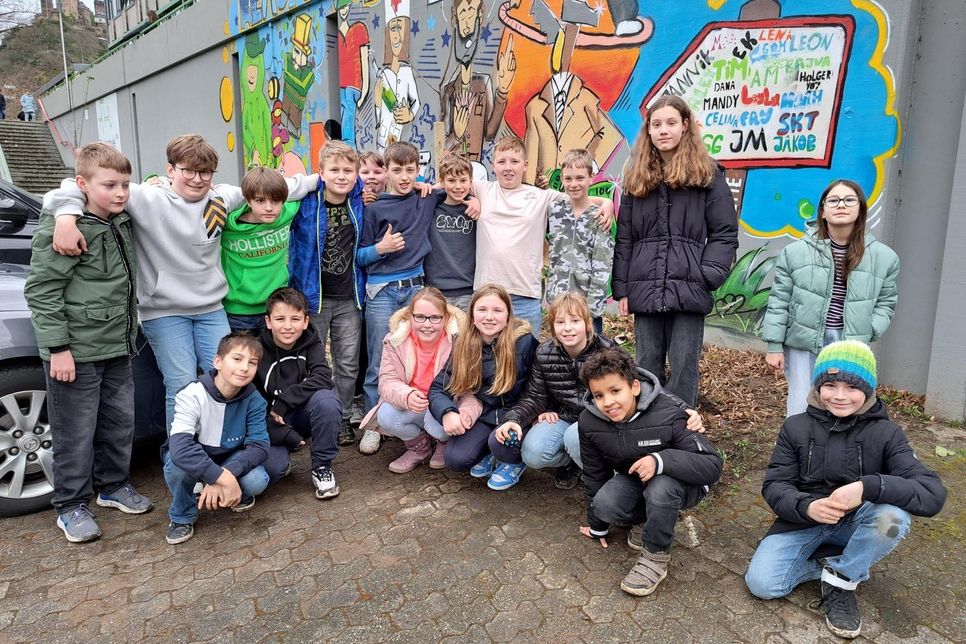 Schüler der Klasse 5b der Mittelrhein-Realschule plus in Oberwesel haben kürzlich zum Spaten gegriffen.