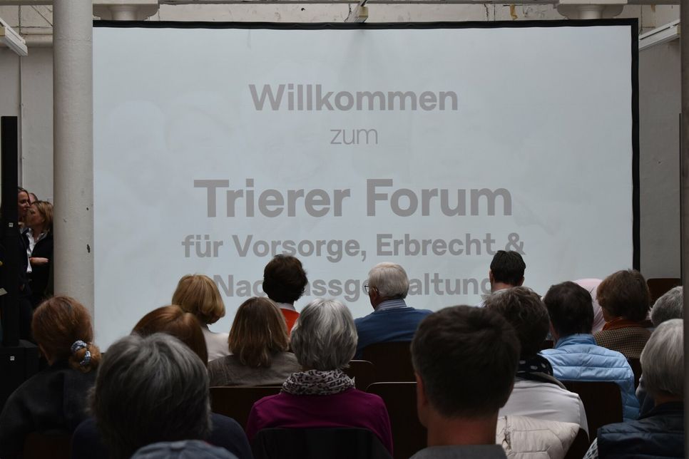 Knapp 80 Besucher fanden den Weg in die Europäische Kunstakademie in Trier um sich die Vorträge der Referenten anzuhören.