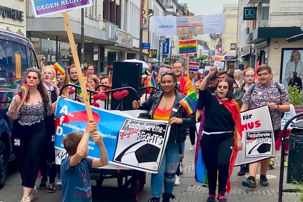 Im Juni 2023 gab es unter dem Titel »Euskirchen ist bunt« einen Demonstrationszug. Der Pride-Umzug am 17. Mai wird ähnlich bunt werden.