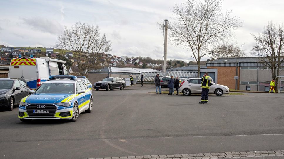 Die Augustiner-Realschule plus in Hillesheim war weiträumig abgesperrt.