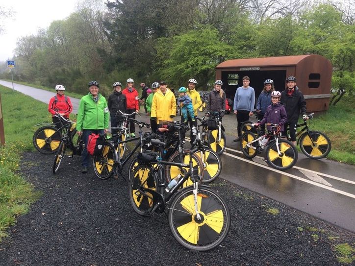 Bei der »Tour de Becquerel«, der Demonstration auf Fahrrädern, waren schon viele Eifeler mit dabei. Jetzt haben die Monschauer Grünen über 200 Menschen mobilisieren können, die nahe des maroden Atomkraftwerks »Tihange« Teil einer 60 Kilometer langen Menschenkette sein werden.