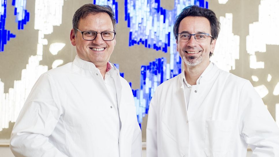 Dr. Marc Niewiera (l.), Chefarzt der Chirurgie und Ingo Wolff, Chefarzt der Gastroenterologie, von der Eifelklinik St. Brigida in Simmerath.