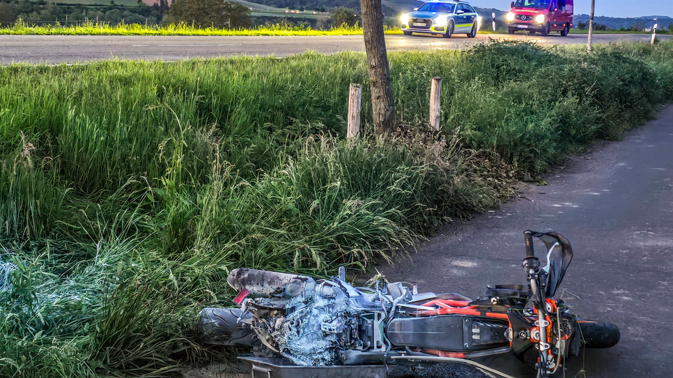 Zwei Menschen verloren bei diesem Motorradunfall ihr Leben.