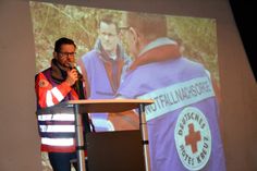 Aufrüttelnd: Oliver Pick, Ehrenamtlicher bei der Notfallnachsorge, berichtet Fahranfängern im Bitburger Haus der Jugend, wie es ist, wenn man Hinterbliebenen Todesnachrichten überbringen muss. Foto: S. Schönhofen