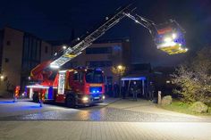 Die neue Drehleiter ist am Freitagabend in Ringen eingetroffen. Fotos: Feuerwehr Grafschaft