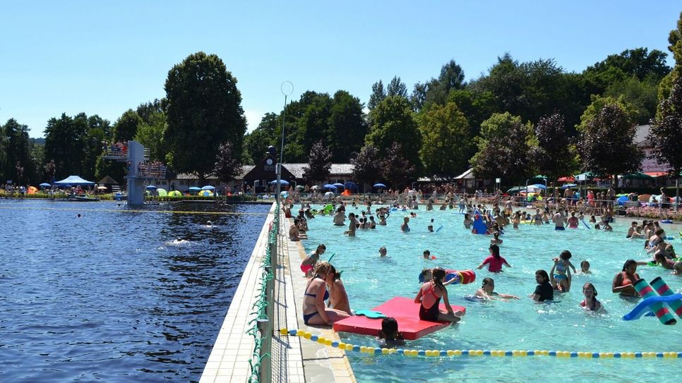 Vor der Flutkatastrophe war das Waldfreibad ein beliebtes Ausflugsziel. Seit der Flut sind die Talsperre und das Freibad leer.