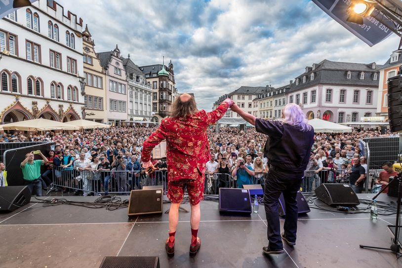 Guildo Horn und Helmut Leyendecker auf dem Hauptmarkt.