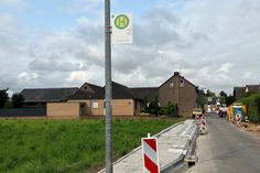 Wegen des Haltestellen-Ausbaus muss die Straße "In den Erken" in Euenheim für vier Wochen gesperrt werden.