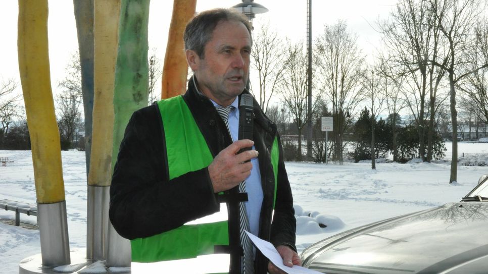 Toni Maur verlas die Forderungen der Zuckerrübenanbauer.