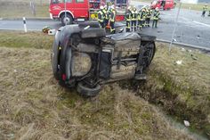 Das Auto des niederländischen Fahrers wurde durch die Wucht des Aufpralls von der Fahrbahn geschleudert. Foto: PI Daun