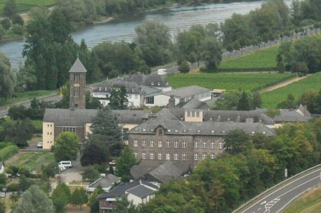 Von dem Insolvenzantrag des Mutterhauses betroffen: Das Kloster Ebernach in Cochem-Sehl.
