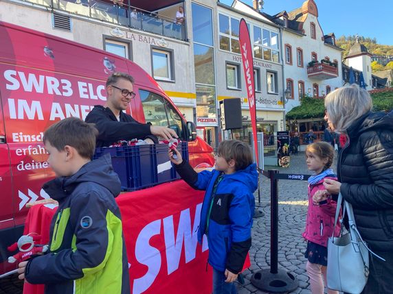 Auf dem Carlfritz-Nicolay-Platz in Cochem konnten heute SWR3-Elche ergattert werden.