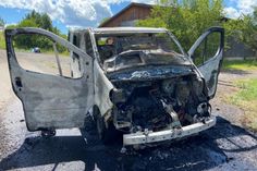 Ein Kleintransporter brennt auf der K 53 zwischen Weinsheim und Hüffelsheim aus. Fotos: Freiwillige Feuerwehr VG Rüdesheim