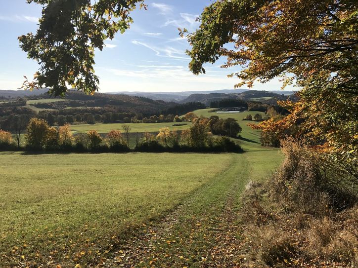 Fantastische Fernsicht beim Abstieg vom Voss. NAE-Foto