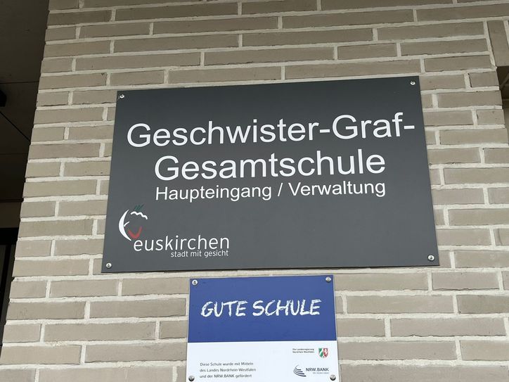 Das neuen "Schulschild".