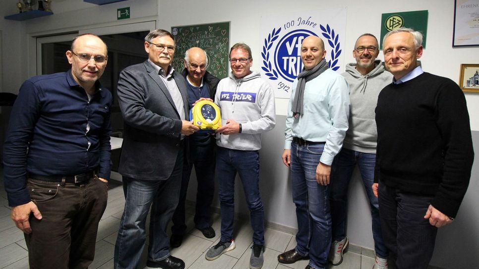 Wolfgang Hohenbild, Michael Fremdling, Bernd Michels (alle Vorstand Stadtsportverband), Stefan Fries (Sportlicher Leiter VfL Trier), Marco Marzi (Vorsitzender Stadtsportverband), Dr. Stefen Grabowsky (Vorsitzender VfL Trier), Günter Kruse (Schriftführer VfL Trier). Foto: FF