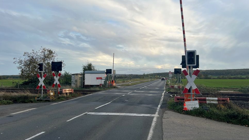 Ab dem Bahnübergang wird die Euenheimer Straße bis Euskirchener Heide voraussichtlich bis 8. Dezember gesperrt.