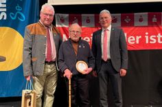 Dedenborns Ortsvorsteher Helmut Kaulard, Preisträger Bruno Jansen und Bernd Goffart. Foto: T. Förster