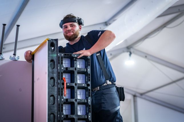 Der Landessieg bei der Deutschen Meisterschaft im Handwerk 2025 führte Beton- und Stahlbetonbauer Kilian Waldorf aus Faid im Kammerbezirk der Handwerkskammer Koblenz zum Bundesentscheid nach Feuchtwangen. Anschließend bewarb er sich erfolgreich um ein Wei