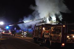 Bei einem Feuer in einem Mehrfamilienhaus in der Mühlenstraße in Trier-Irsch ist am Samstagmorgen eine Hausbewohnerin verletzt worden. Foto/Video: Agentur Siko