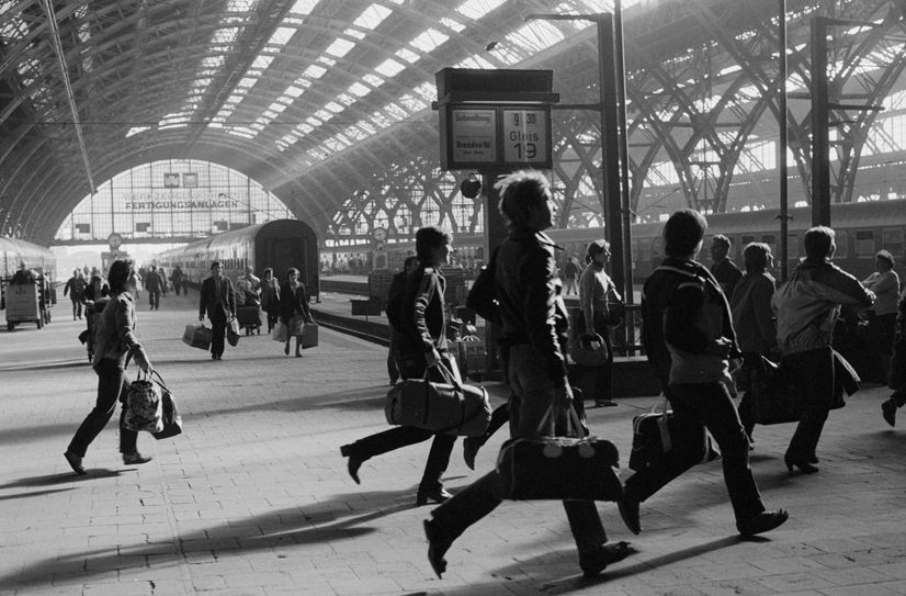 Helga Paris erhält posthum den mit 10.000 Euro dotierten Kunstpreis des Fotografie-Forums der StädteRegion Aachen. Das Bild trägt keinen Titel und stammt aus der Serie Leipzig Hauptbahnhof, 1981_82