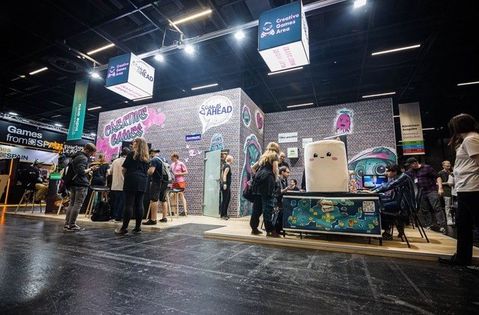 Ein besonderer Höhepunkt war die "Creative Games Area", ein innovatives Gemeinschaftsstand-Konzept, des Vereins gamesAHEAD, dass diese Gamescom in Zusammenarbeit mit GameUP! Rheinland-Pfalz verwirklicht wurde.