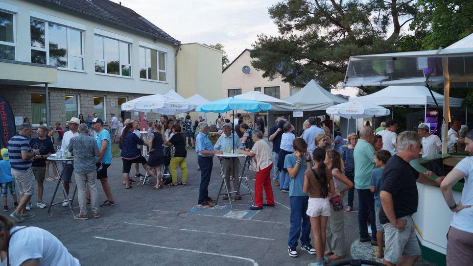 Parallel zur Eröffnung des Bürgerhauses fand das 2. Stadtdorffest auf dem Kita-Hof in Trier-Kernscheid statt.