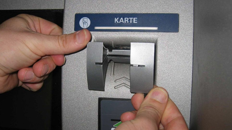 Mehrere Täter standen offenbar kurz davor, in Hochstetten-Dhaun einen Geldautomaten zu sprengen.  Foto: Stilbild