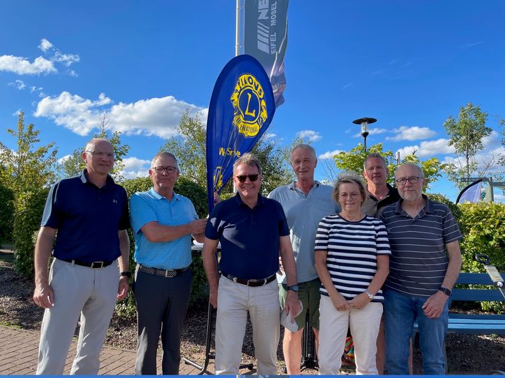 V.l.: Christof Beyl, Frank Paucken, Heinz-P. Haupt, Erhard Horst-Saur (alle LC-Mayen), Doris Brixius (Tafel Mayen), Carsten Strebel (Präsident LC Mayen) und Friedel Gepp (Tafel Mayen).