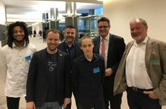 Gemeinsam haben sie in Brüssel vor dem Petitionsausschuss Front gegen Tihange 2 gemacht (von links): Linus Mohmodu (Bezirksschülervertretung), Daniel Freund (MdEP), Pascal Arimont (MdEP), Sebastian Schick (Bezirksschülervertretung), Städteregionsrat Dr. Tim Grüttemeier, Walter Schumacher (Aachener Bündnis gegen Atomenergie). Foto: Detlef Funken