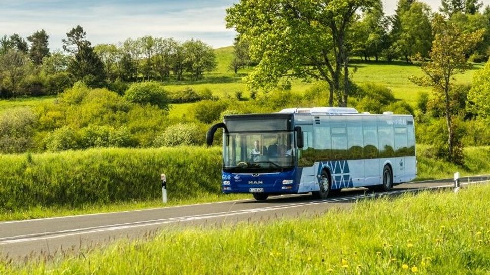 Wer mit dem Bus nach Daun fährt, erhält für die Fahrkarte einen Rabatt in den Geschäften.