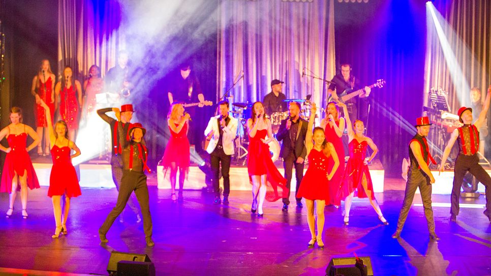Die großen Emotionen des Musicals brachten Sänger, Tänzer und Musiker mit der „Broadway Experience“ nach Euskirchen. Bild: Tameer Gunnar Eden/Eifeler Presse Agentur/epa