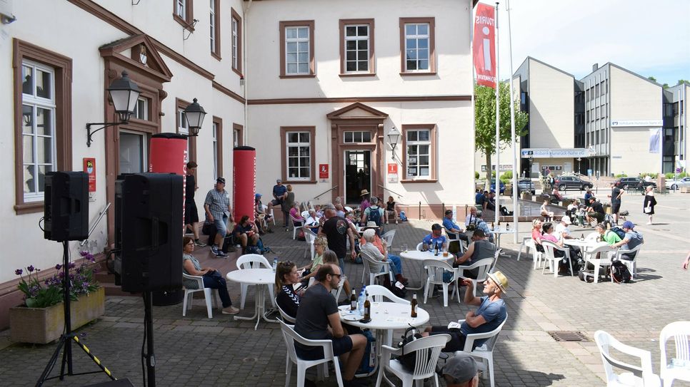 Vor dem Schloss nach dem Wandern