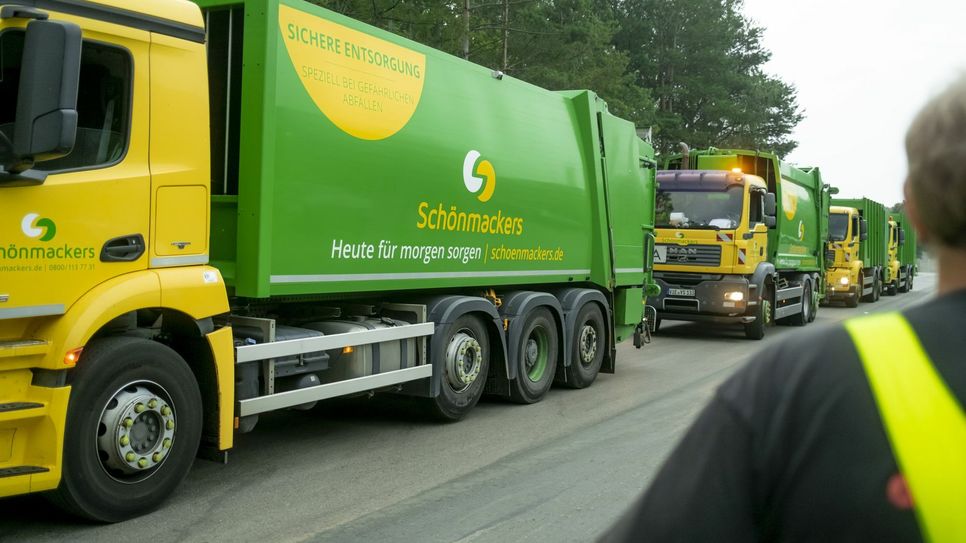 Die Firma Schönmackers rückt erneut mit ihrer Flotte zu einer Sonderabfuhr aus. Firmen-Foto