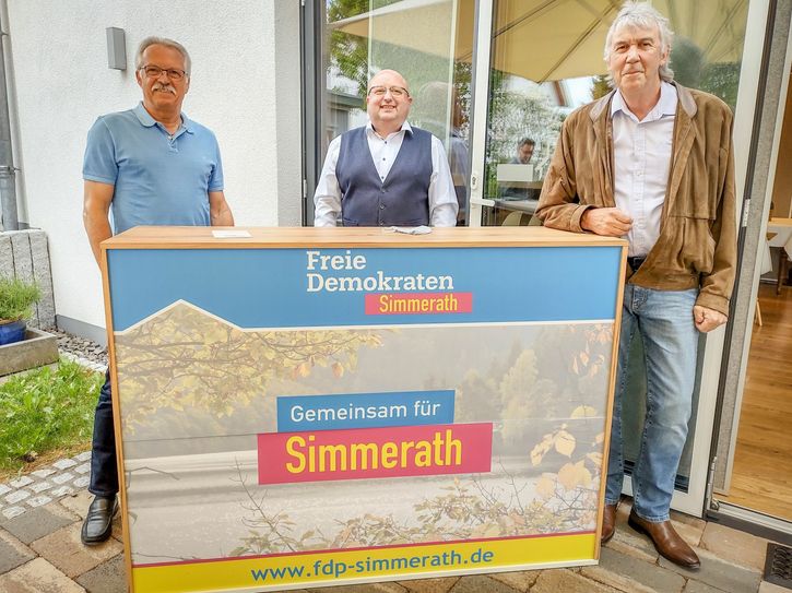 Ben Steinborn (FDP, BIldmitte) will als Bürgermeister von Simmerath die Wirtschaft fördern und die Infrastruktur ausbauen, um die Gemeinde für Familien und Unternehmen attraktiver zu machen.