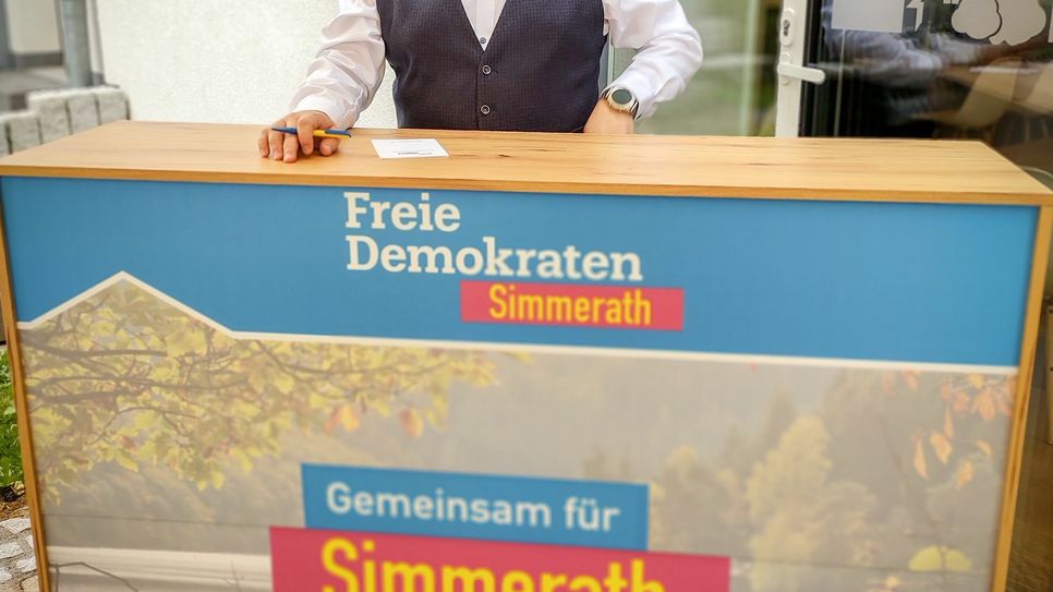 Ben Steinborn (FDP) will als Bürgermeister von Simmerath die Wirtschaft fördern und die Infrastruktur ausbauen, um die Gemeinde für Familien und Unternehmen attraktiver zu machen.