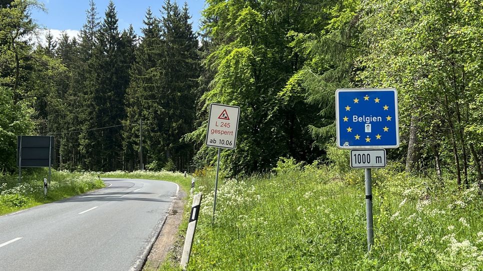 Die Sperrung der Rocherather Straße zwischen Hellenthal und Belgien wird bis zum 17.August verlängert.