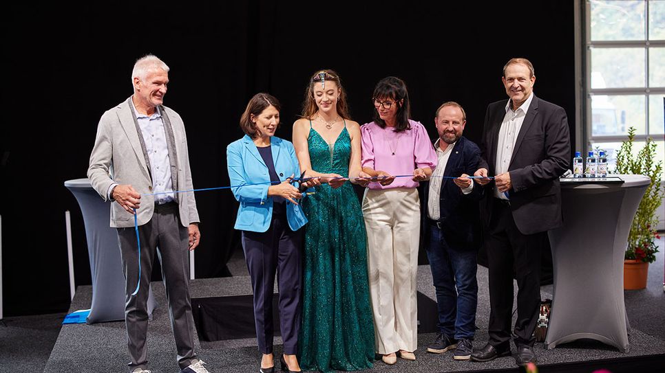 Eröffnung der Intergem 2023 mit Dr. Konrad Henn, Ministerin Daniela Schmitt, der Deutschen Edelsteinkönigin Cécile Elligsen, Rouven Voigt und Oberbürgermeister Frank Frühauf.