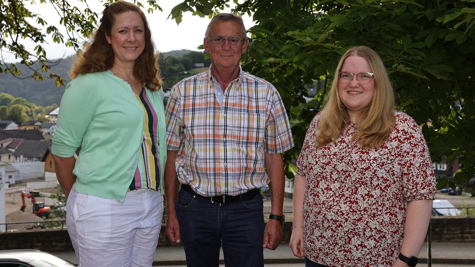 Dr. Friederike Maaßen, Erste Beigeordnete, Helmut Lussi, Ortsbürgermeister, Katharina Kläsgen, Beigeordnete in Schuld (von links).