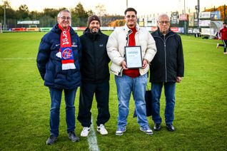 Von links nach rechts: Werner Gorges, Vorsitzender FSV Trier-Tarforst, Thomas Kempny, Abteilungsleiter Fussball FSV Trier-Tarforst, Tim Hendele, FSV-Schiedsrichter und Fußballheld, Hans-Peter Dellweing, Kreisvorsitzender Fußball des FV-Rheinlandes.