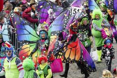 Beim Straßenkarneval darf eines nicht fehlen: ein buntes Kostüm. Die Jecken legen sich jedes Jahr auf's neue ins Zeug, um die närrische Saison gebührend zu feiern.                                                  Foto: Imago