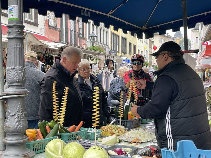 Der Krammarkt lockt in die Innenstadt.