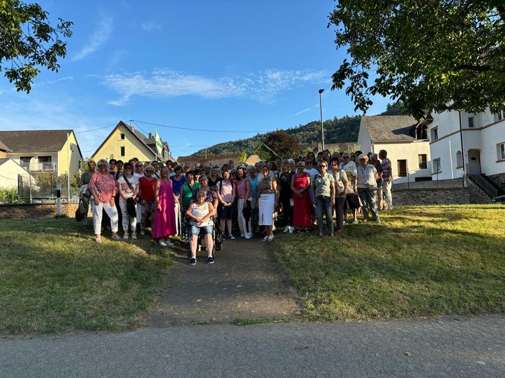 Die Frauen der Frauengemeinschaft Alzheim genossen ihren Jahresausflug mit Bus und Schiff durch das malerische Moseltal.