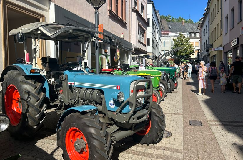 Freunde alter Traktoren kommen beim Wittlicher Federweißerfest auf ihre Kosten.