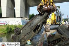 Im Einsatz war ein Arbeitsboot des WSA Trier. Foto: Polizei