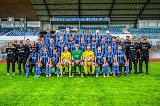 Das offizielle Mannschaftsfoto vom SV Eintracht-Trier 05 für die Saison 2024/25 in der Regionalliga Südwest.