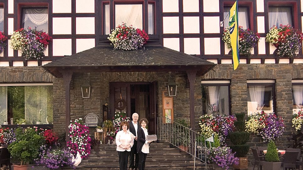 Auch wenn es ein Selbstversorgerhaus ist, begrüßt Inhaberin Sarah Irlenbusch die Besucher im Gruppenhaus »Im kleinen Wäldchen« in Einruhr persönlich und ist als Ansprechpartnerin erreichbar. Foto: Tameer Gunnar Eden/epa