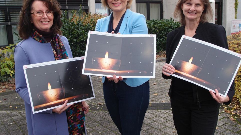 V.l.: Anna Werle (ehrenamtliche Caritas-Vorstandsvorsitzende), Julia Klöckner (ehrenamtliche Kuratoriumsvorsitzende der Caritas-Stiftung „Mittelpunkt Mensch“) und Victoria Müller-Ensel (Caritasdirektorin).